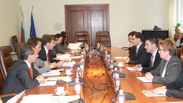 THE REGULAR IMF MISSION TO REVIEW THE ECONOMIC SITUATION IN BULGARIA STARTED TODAY