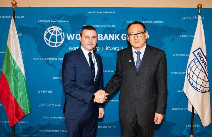 Minister Vladislav Goranov and the World Bank signed an agreement on the opening of an office for shared services in Sofia 