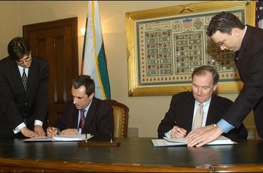 Plamen Oresharski and Robert Kimmitt signed double taxation avoidance agreement between Bulgaria and USA