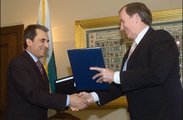 Plamen Oresharski and Robert Kimmitt signed double taxation avoidance agreement between Bulgaria and USA