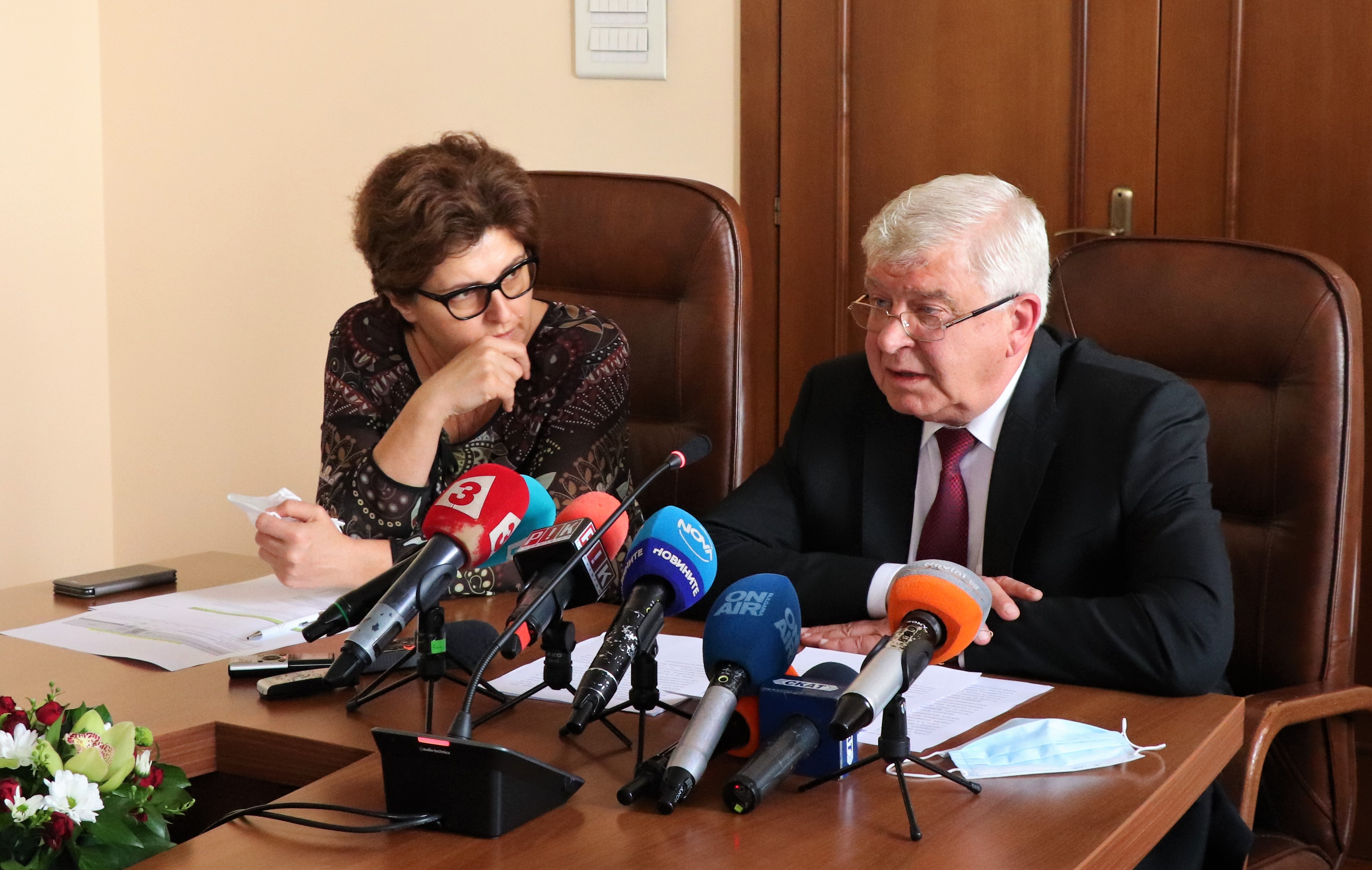 Министър Кирил Ананиев и зам.-министър Маринела Петрова