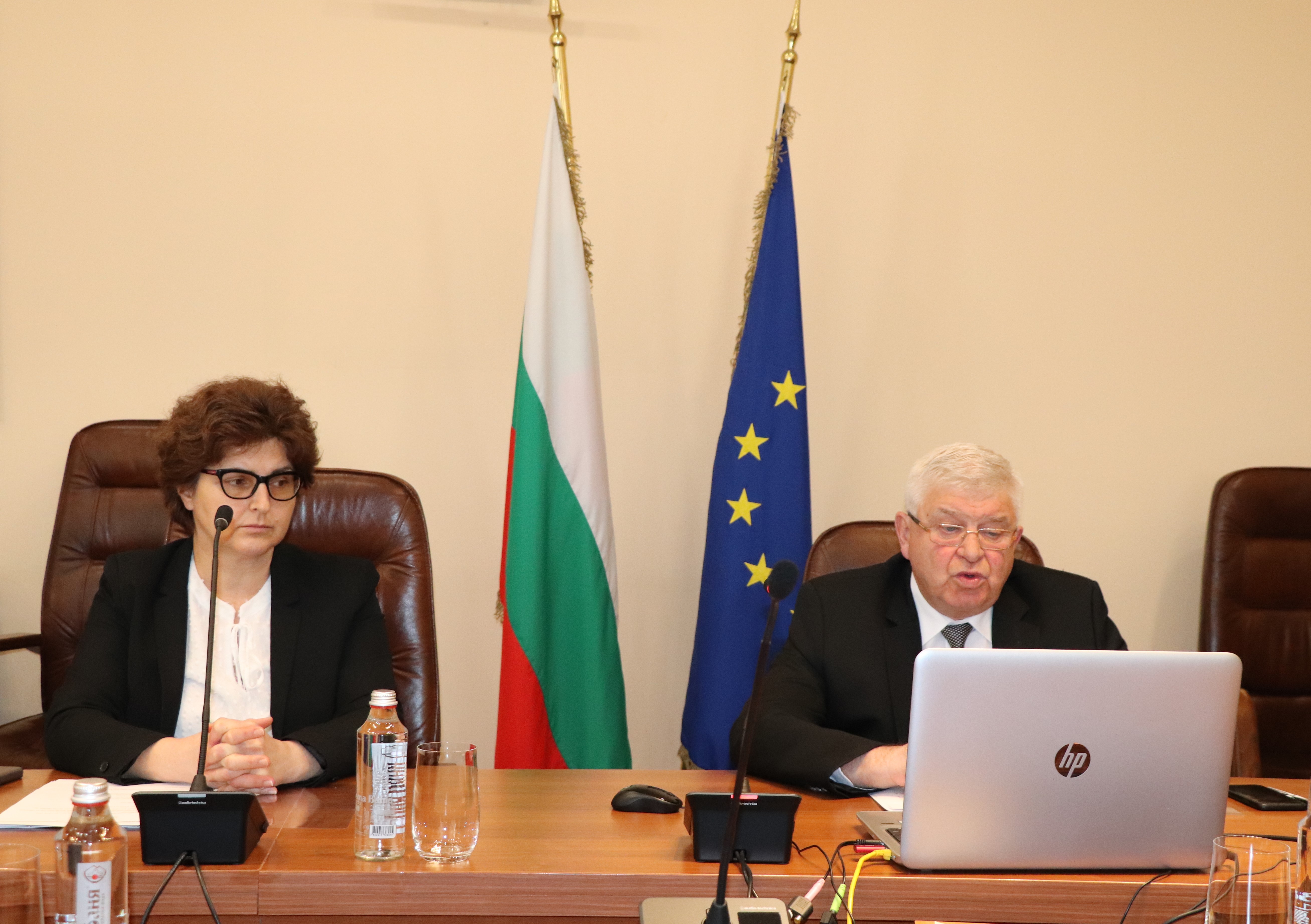 Министърът на финансите Кирил Ананиев и заместник-министър Маринела Петрова
