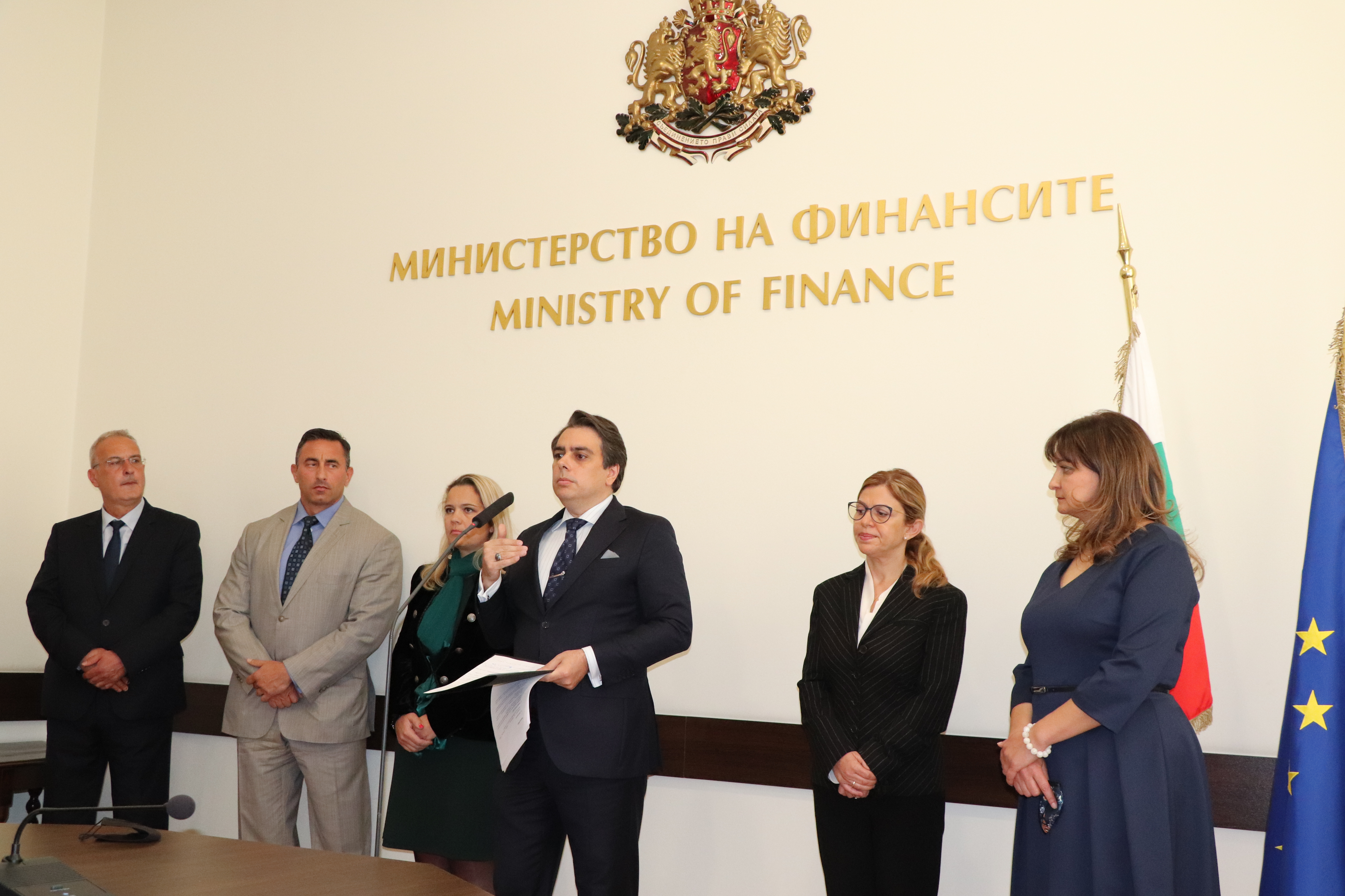 Minister of Finance Assen Vassilev presented his team and outlined the main priorities in the work of the new management of the revenue agencies