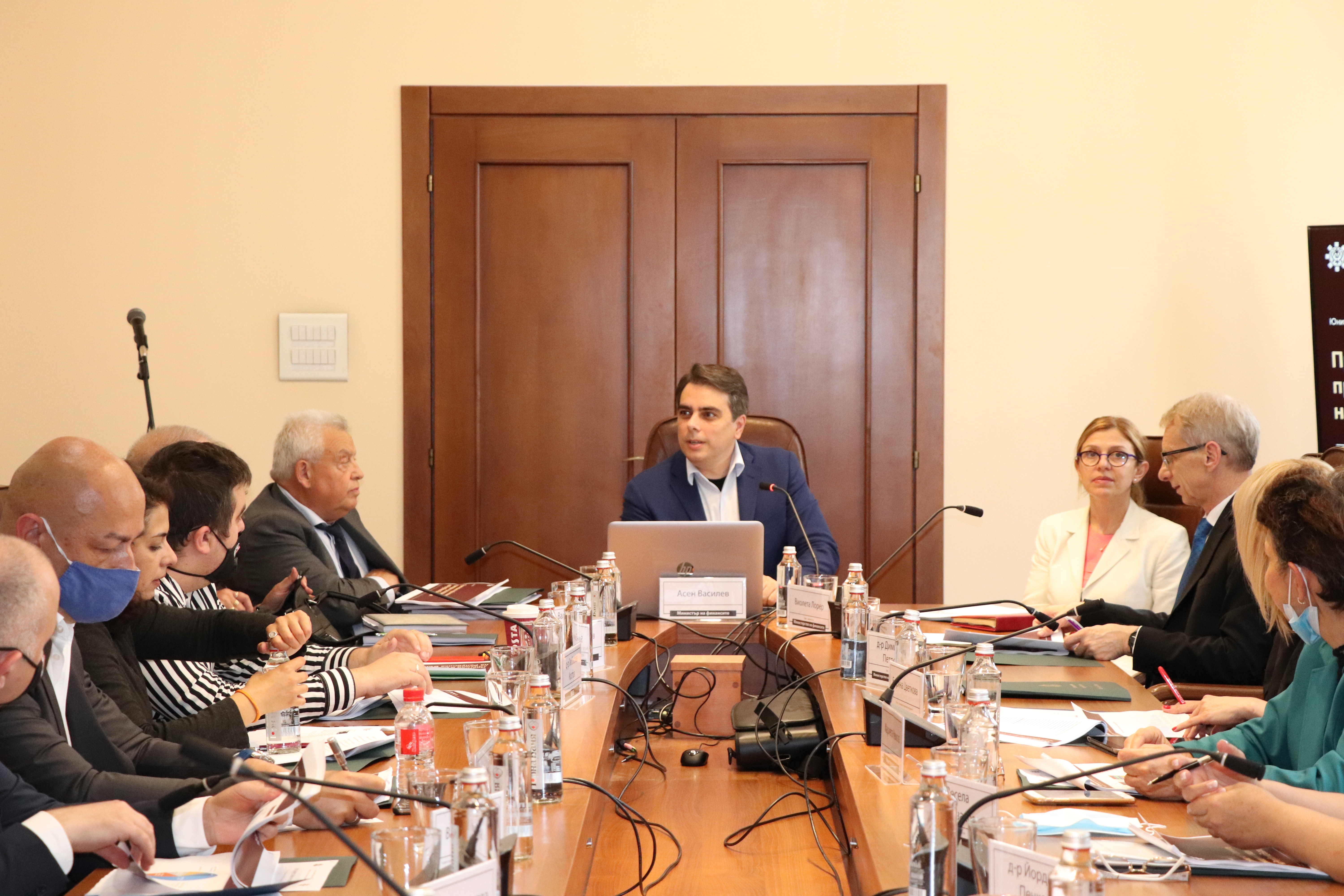 Министър Асен Василев започна поредица от Обществени съвети с цел прозрачност при формиране на приходите и разходите на държавния бюджет  