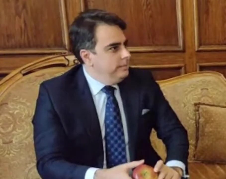 Министър Асен Василев в предаването „Беновска пита“