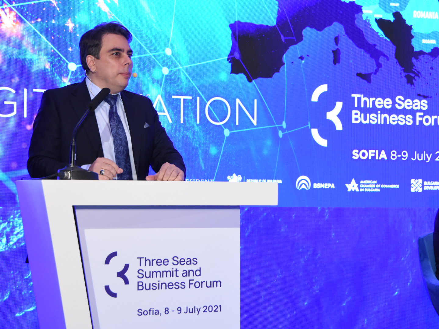 Министър Асен Василев участва във форума „Три морета“