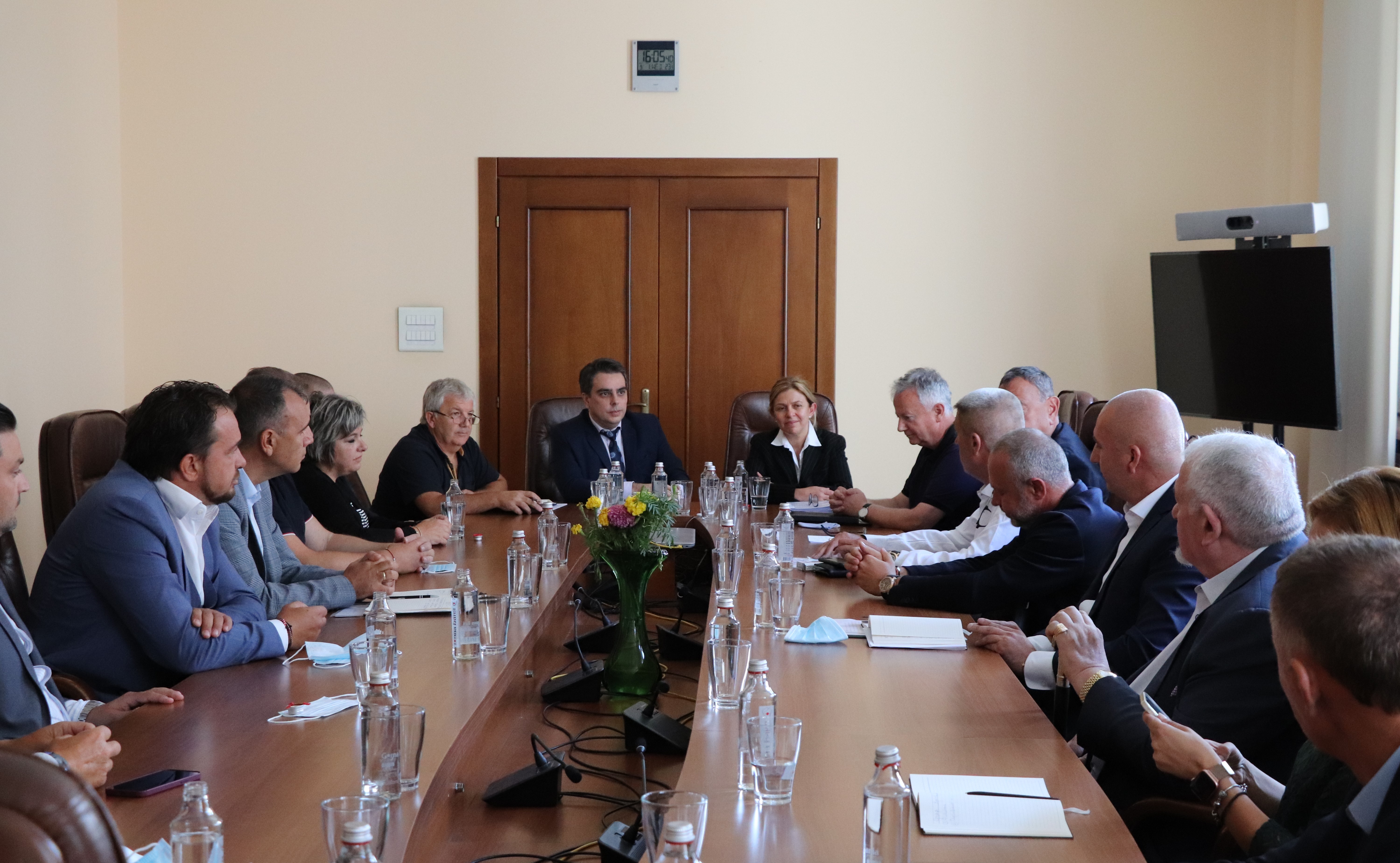Министър Василев се срещна с представителите на строителния бизнес