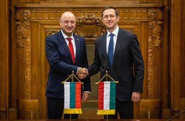 Министър Белчев се срещна с министъра на финансите на Унгария в рамките на посещението си в Будапеща
