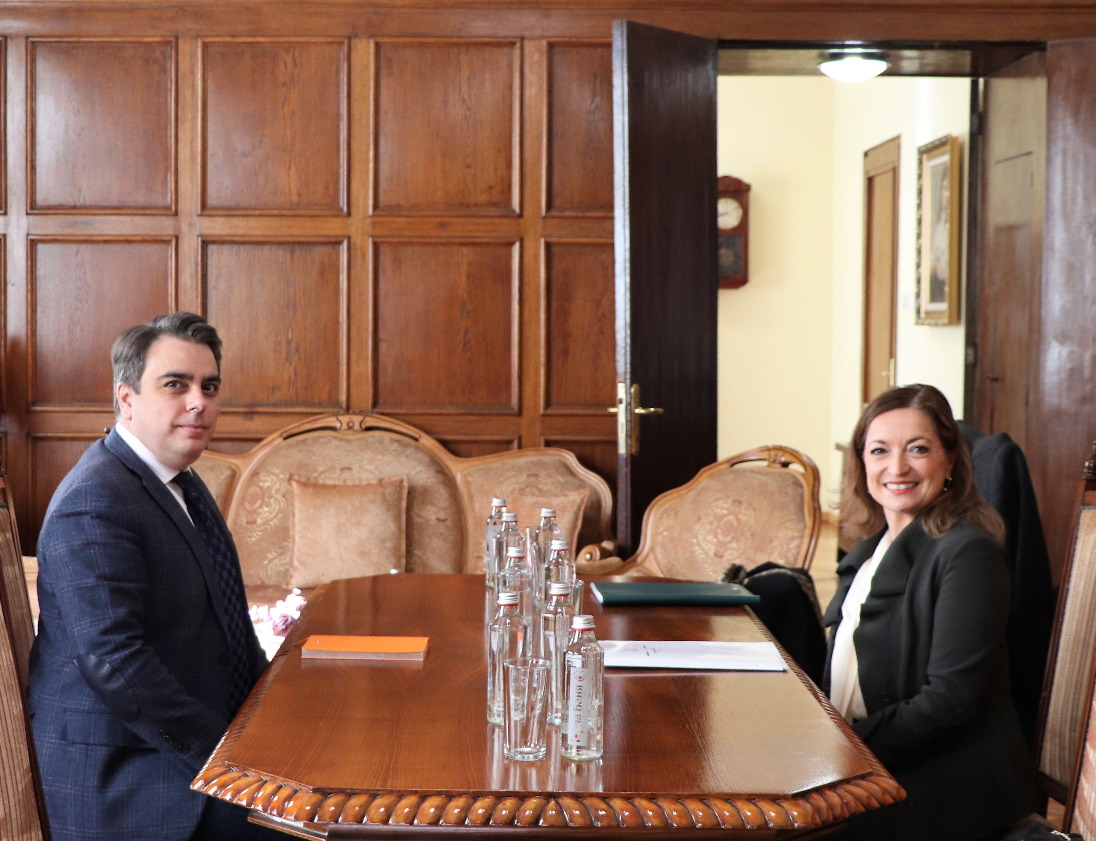 Министър Василев се срещна с посланика на Италия Н. Пр. Джузепина Дзара