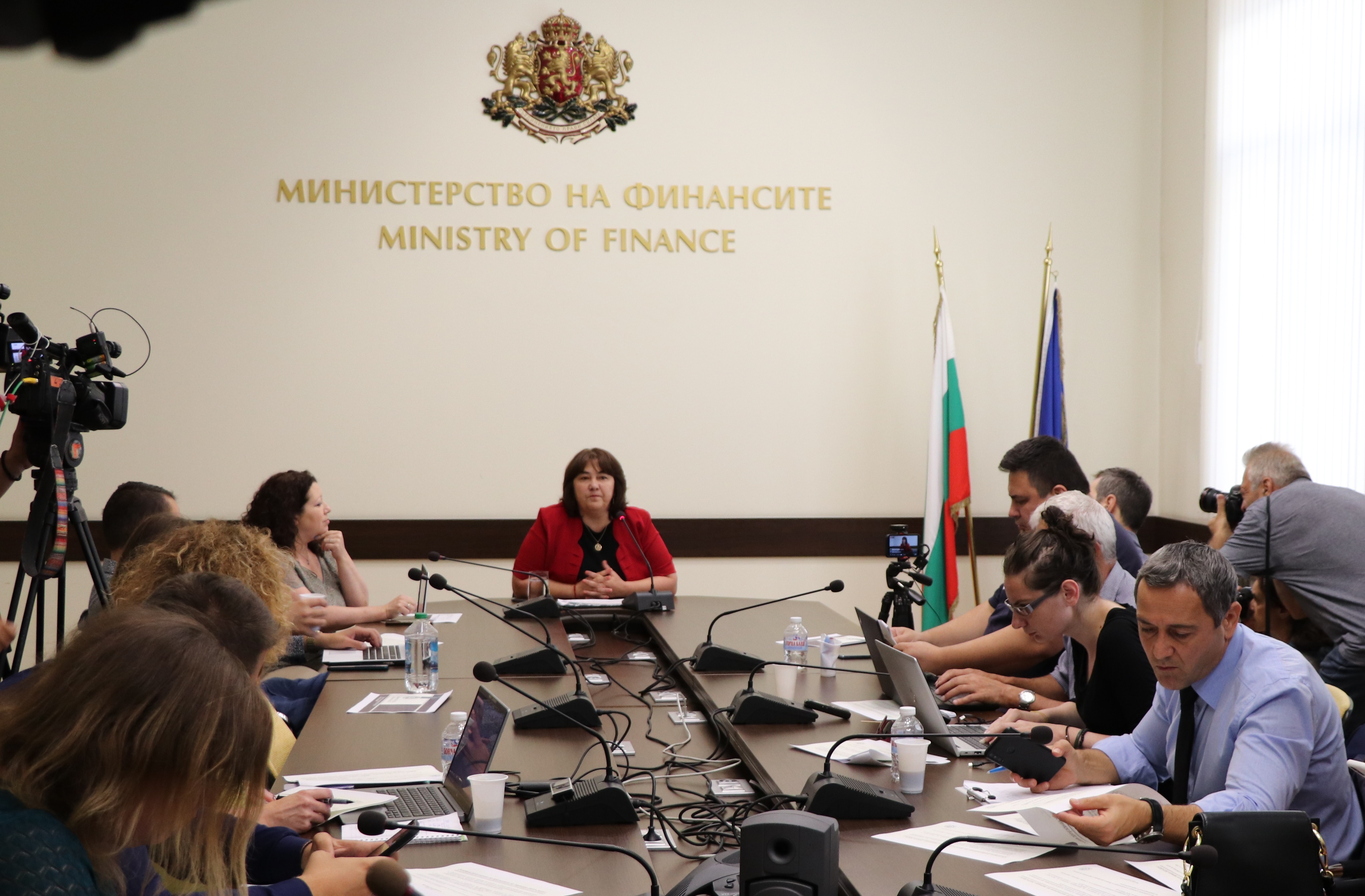  Министър Велкова: Подготвихме предварителна Средносрочна прогноза за периода 2023-2025 г., в която са включени само ефектите на действащите политики 