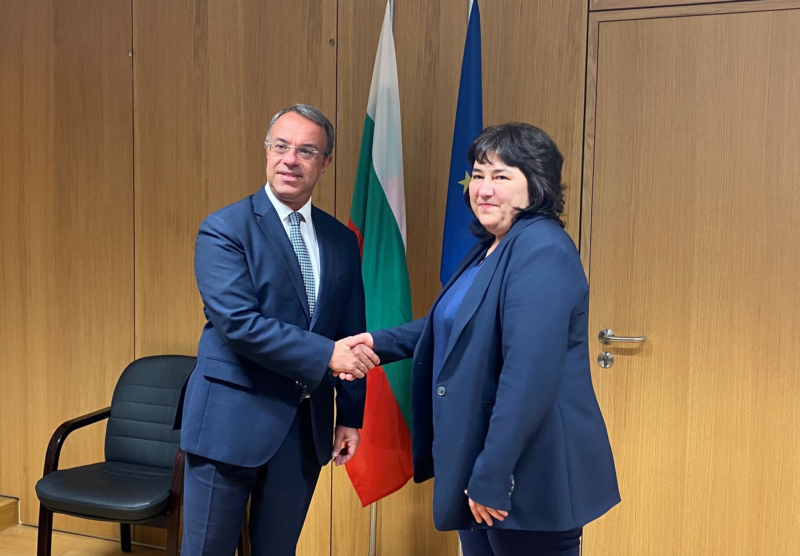 Министрърът на финансите на Република България Росица Велкова и министърът на финансите на Гърция Христос Стайкурас