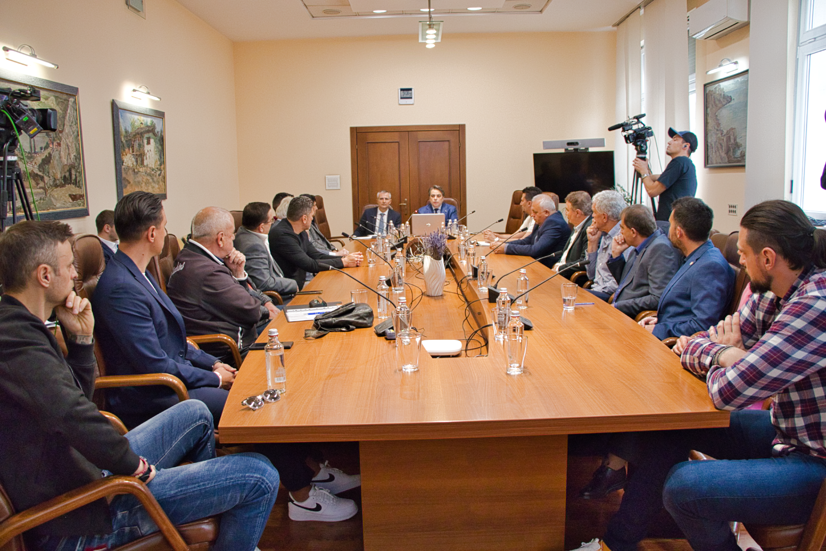 Среща на министъра на финансите Асен Василев и министъра на младежта и спорта Димитър Илиев с представители на спортни клубове