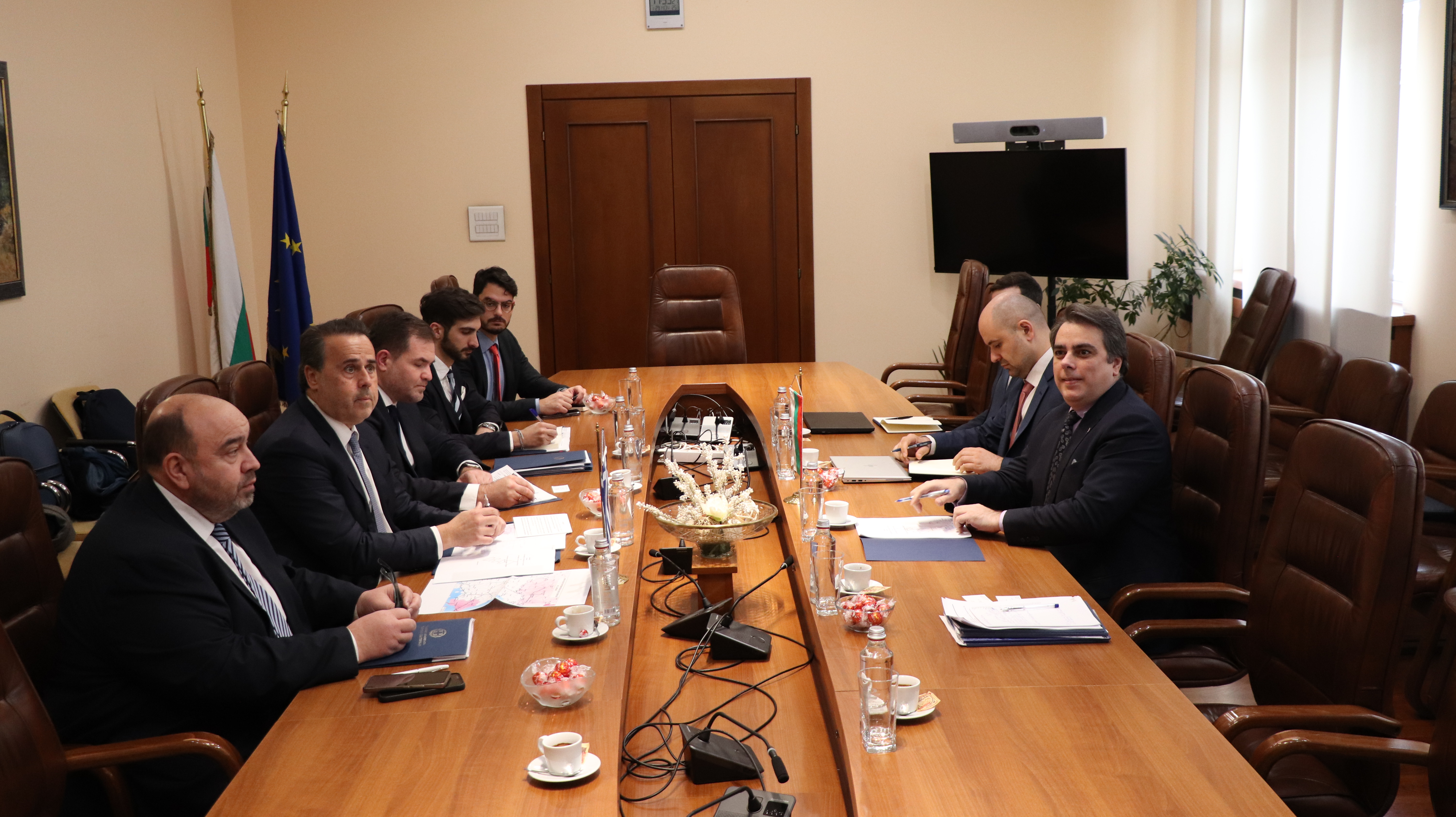 Министър Асен Василев: Работим по междуправителствено споразумение за свързаност с Гърция