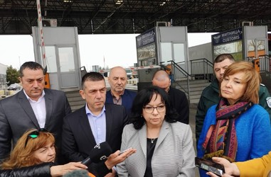Minister of finance Temenuzhka Petkova and the Customs Agency director Georgi Dimov visited "Kapitan Andreevo"